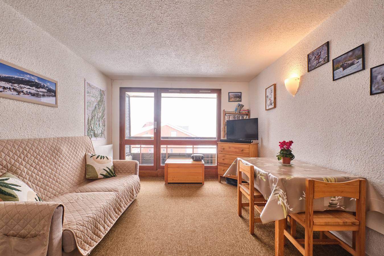 Ganzes Studio, Einzimmerapartment 'Herboully' mit Bergblick und privater Terrasse in Corrençon-en-Vercors, Parc naturel régional du Vercors