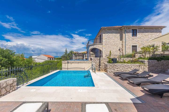 Villa mit pool für 8 Personen, mit Pool und Balkon/Terrasse sowie Terrasse auf Krk - 4