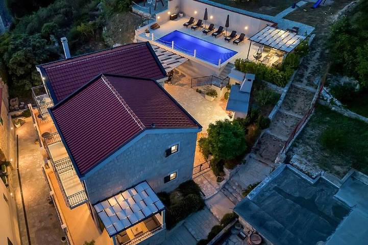 Agriturismo für 12 Personen, mit Garten und Pool in Dalmatien