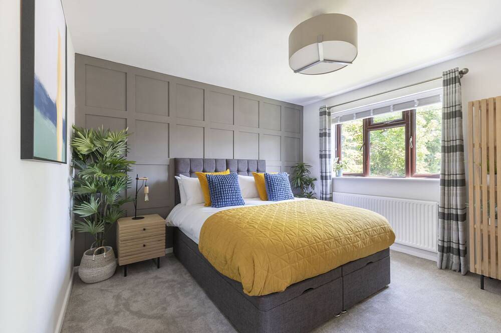 Stunning Five Bed Detached Home with Hot Tub in Cheltenham, Gloucestershire