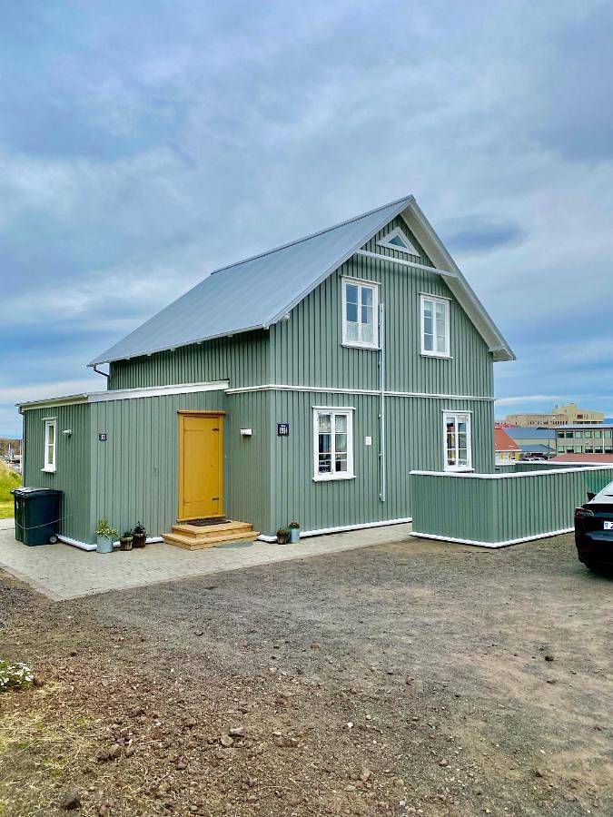 Ferienhaus für 8 Personen, mit Ausblick und Terrasse in Island