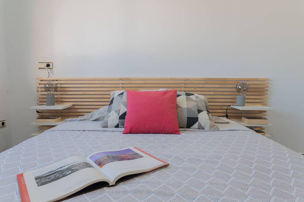 Modern villa 5 minutes from the beach with private pool in a prime location in Roquetas de Mar, Costa de Almería