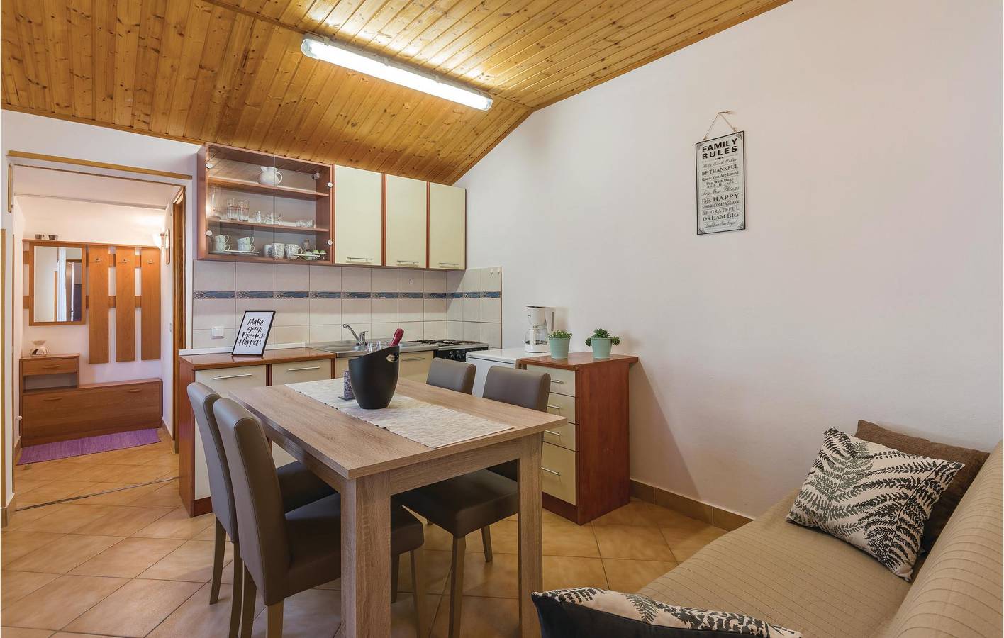 Ganze Ferienwohnung, Ferienwohnung für 4 Personen mit Terrasse in Valbandon, Fazana