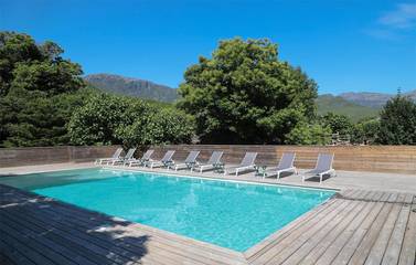 Gîte pour 4 personnes, avec bassin pour enfant et vue ainsi que jardin et piscine à Sisco