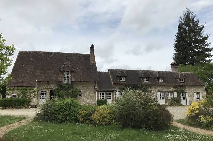 Location de vacances pour 16 personnes, avec jardin et terrasse à Montbouy