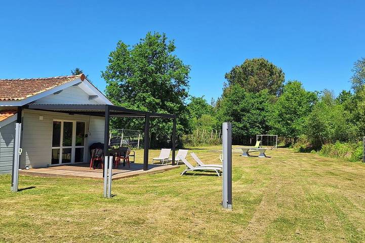 Chalet for 4 people, with terrace and garden as well as pool - 1