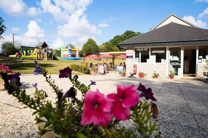 Camping pour 4 personnes, avec terrasse dans Eure-et-Loir