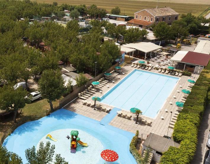Camping für 5 Personen, mit Terrasse und Garten sowie Kinderpool und Pool in Ravenna
