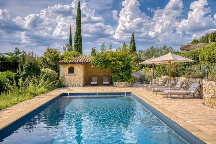 Location de vacances pour 3 personnes, avec vue ainsi que jardin et piscine à Mirabel-aux-Baronnies - 3