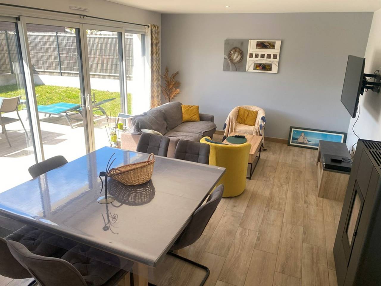 Contemporary single-story house with garden, jacuzzi, near beach and shops, Wifi included in Étel, Côte des Mégalithes