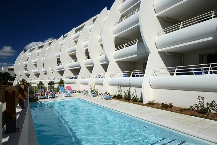 Appart’hôtel pour 6 personnes, avec piscine et terrasse, animaux acceptés