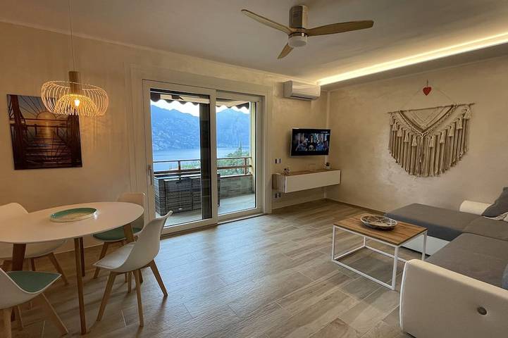 Ganze Wohnung, Casa di Alessia  Die neue Ferienwohnung mit Traumblick über Malcesine inkl. Pool in Malcesine, Gardasee-Berge