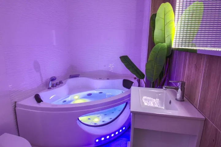 Ferienwohnung für 2 Personen, mit Terrasse und Whirlpool - 1