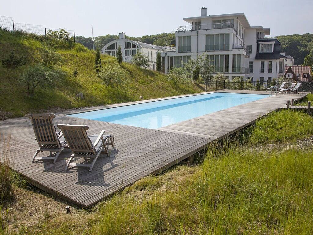 Romantisk feriehus med basseng in Sellin, Rügen