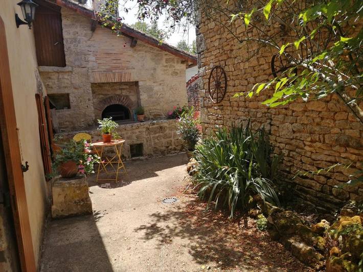 Location de vacances pour 4 personnes, avec Terrasse ainsi que Jardin et Piscine à Condac