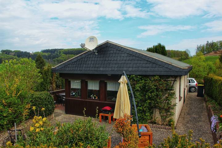 Ferienwohnung für 5 Personen, mit Garten und Seeblick, mit Haustier in Meschede
