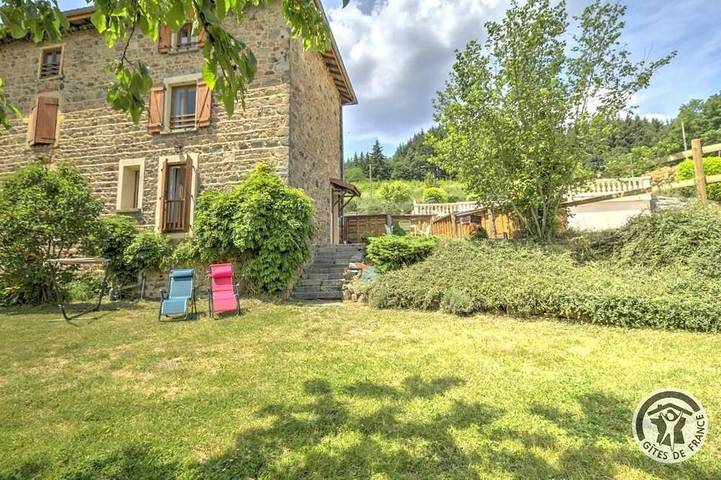 Location de vacances pour 4 personnes, avec jardin dans Meaux-la-Montagne