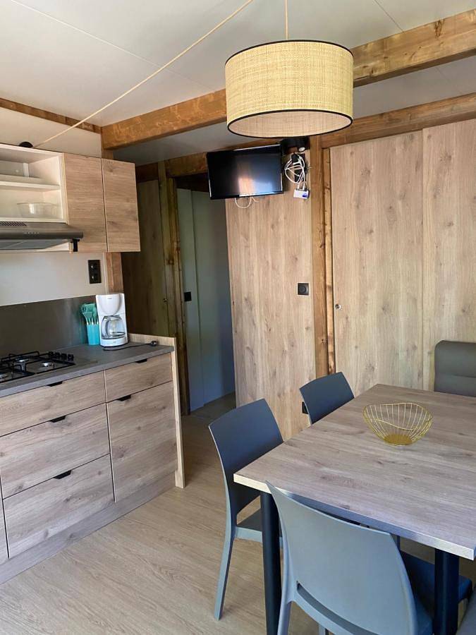 Location de vacances pour 4 personnes, avec vue et jardin ainsi que bassin pour enfant et piscine à Junas - 3