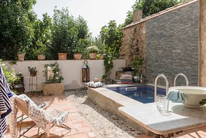 Location de vacances pour 2 personnes, avec terrasse ainsi que piscine et vue à Saint-Marcel-sur-Aude - 3