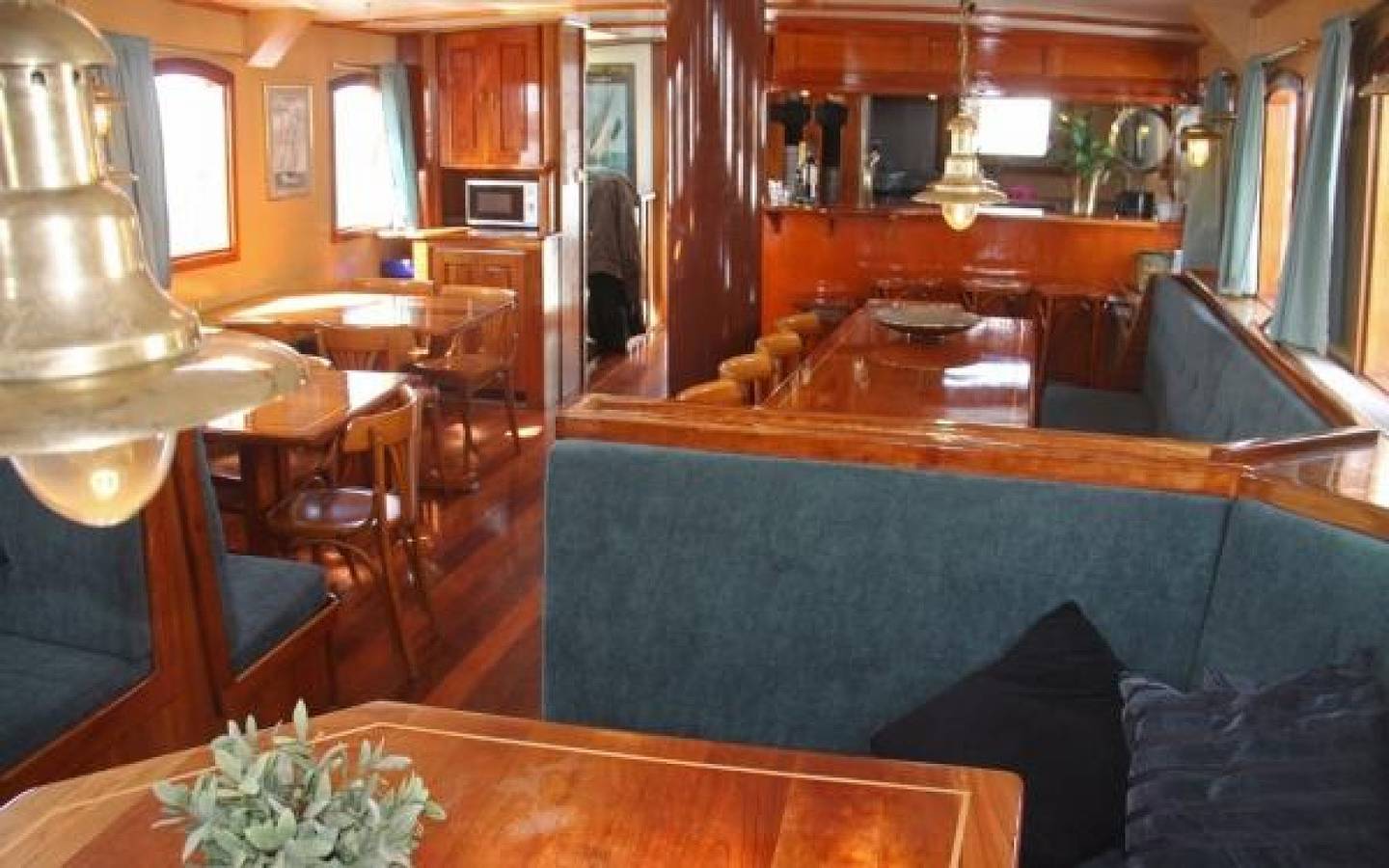 Sailing ship as a group accommodation for 34 persons in the city Groningen in Groningen, Région de Groningen