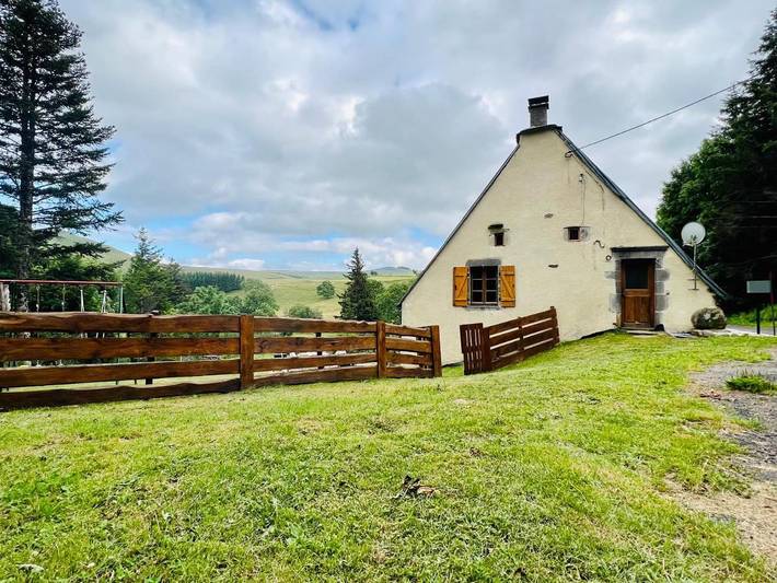 Location de vacances pour 6 personnes, avec terrasse et vue à Saint-Alyre-ès-Montagne - 2