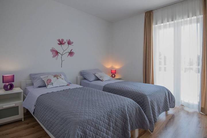 Freistehende Villa Iva Grubine mit Privatpool in Imotski, Makarska Riviera