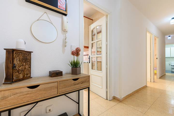 Apartamento entero, M Piso de 4 dormitorios en Villaverde in Madrid, Área Metropolitana de Madrid