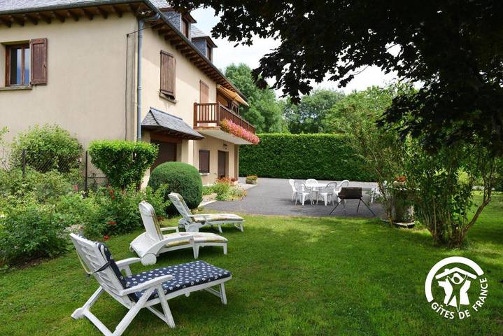 Location de vacances pour 8 personnes, avec jardin et terrasse dans Le Cayrol