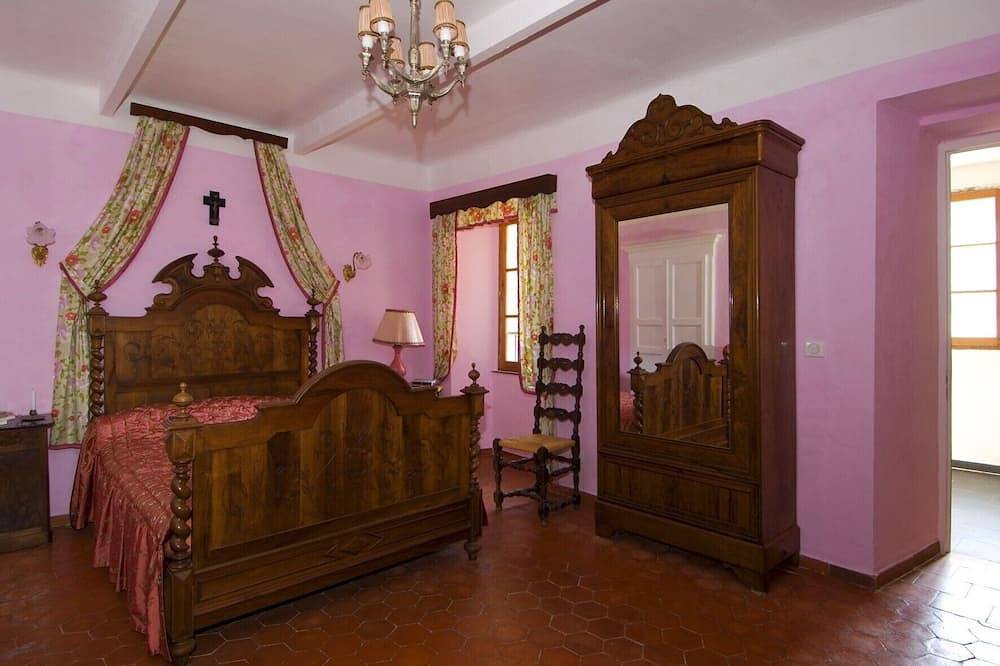Großes Haus aus dem 16. Jahrhundert in Nonza (klassifiziertes Dorf) im korsischen Kap in Nonza, Cap Corse