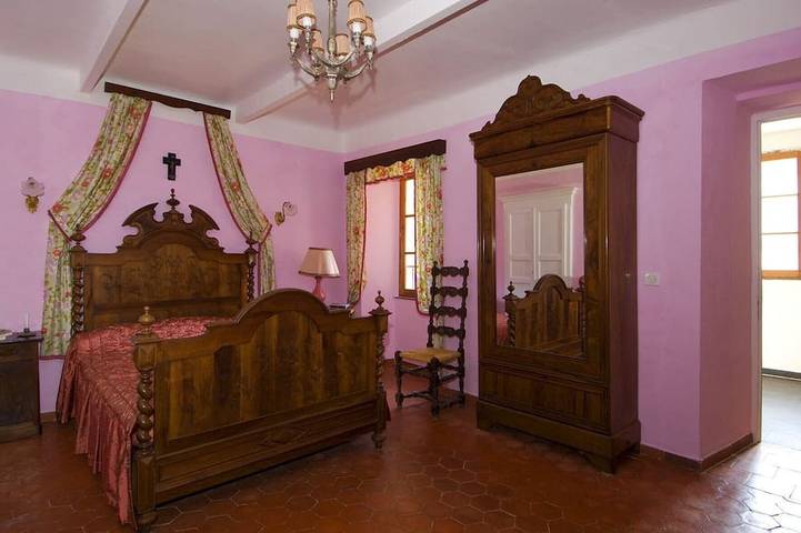 Großes Haus aus dem 16. Jahrhundert in Nonza (klassifiziertes Dorf) im korsischen Kap in Nonza, Cap Corse