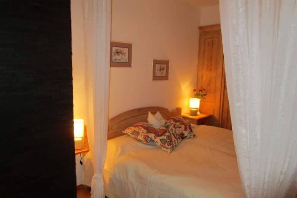 Entire apartment, 1-room holiday apartment -, Christina in Margaretenhaus in Bad Wiessee, Bavarian Alps