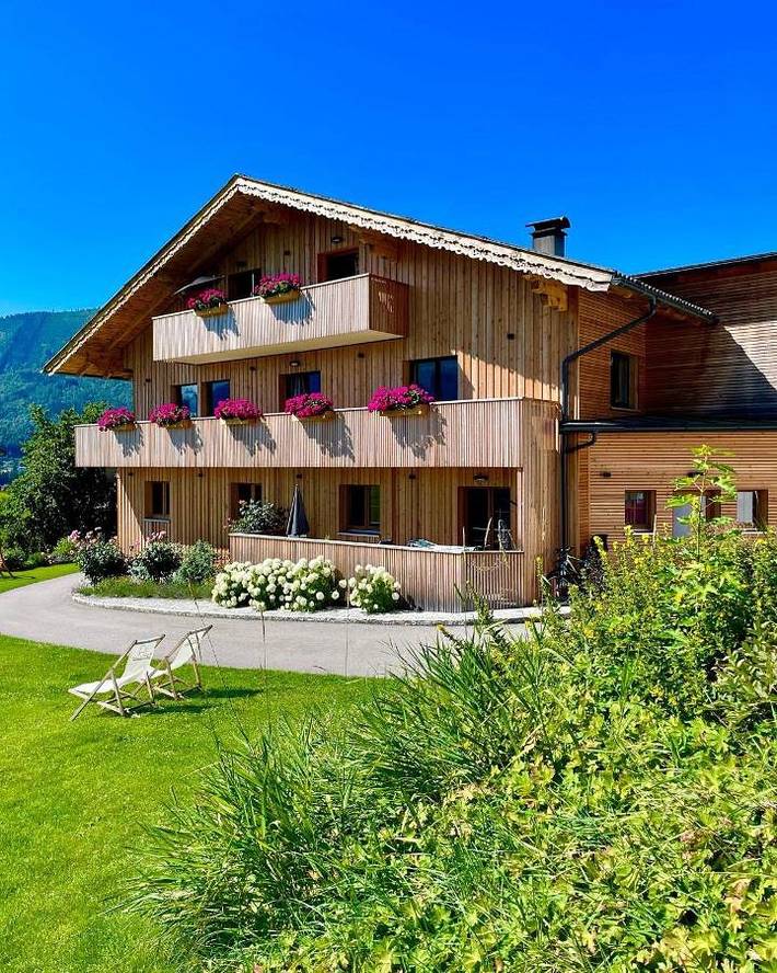 Ferienwohnung für 4 Personen, mit Balkon und Terrasse sowie Garten und Seeblick in Altmünster