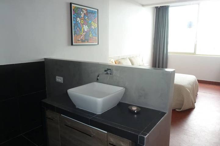 Gîte pour 2 personnes, avec piscine dans Office De Tourisme De Toulon - 3