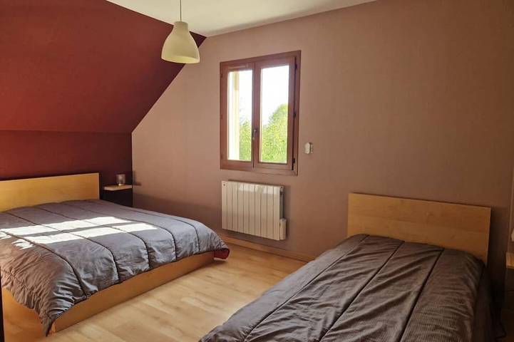 Location de vacances pour 7 personnes, avec jardin dans La Charmee - 3