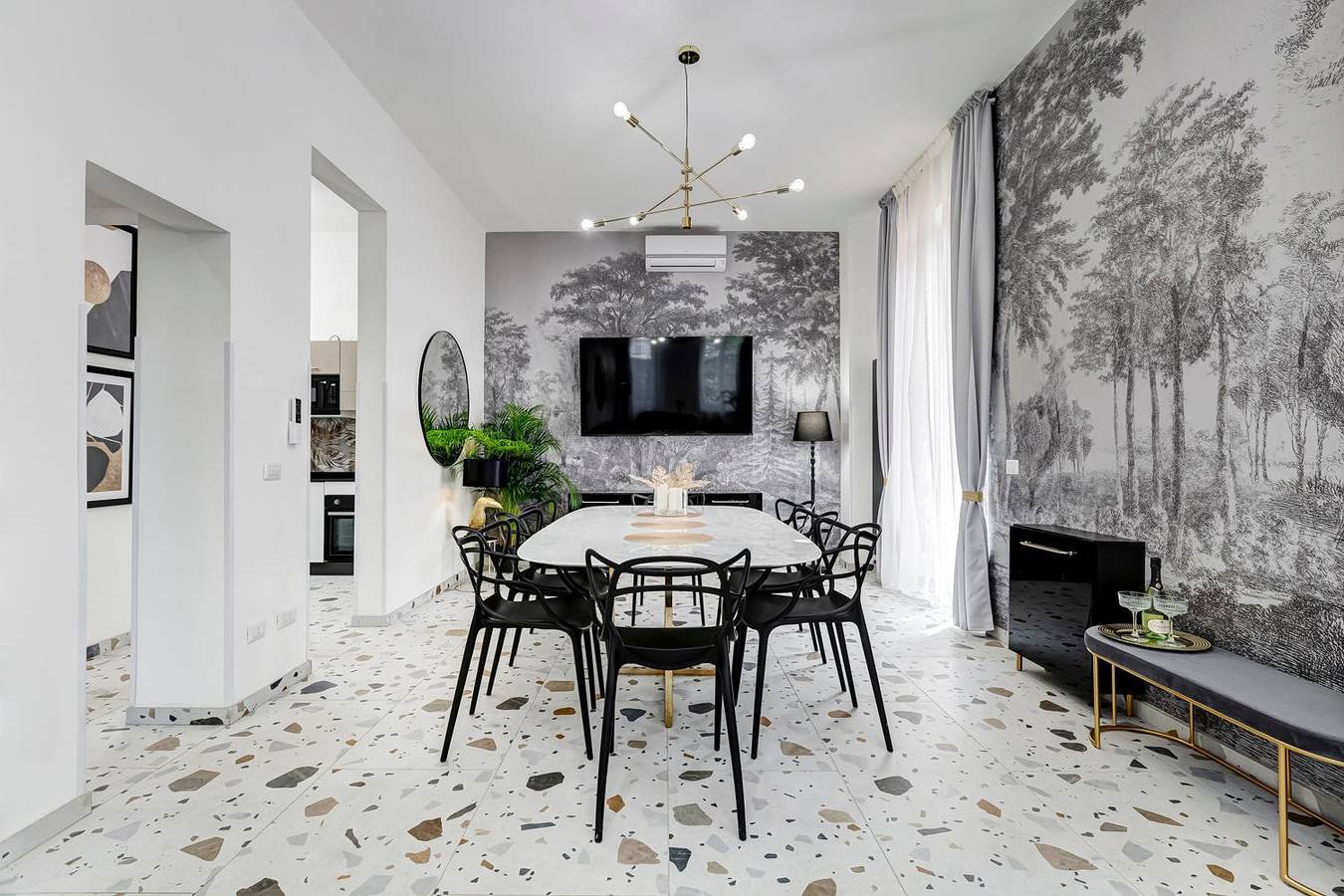Esher Residence in Rome, Rome Province