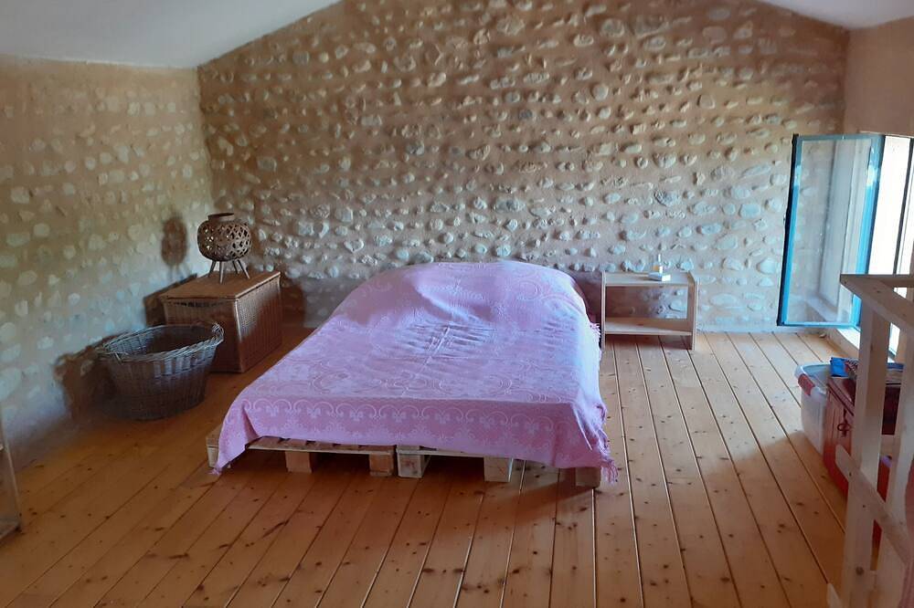 Cabanon éco-rustique au milieu des lavandes et des oliviers in Valensole, Parc naturel régional du Verdon