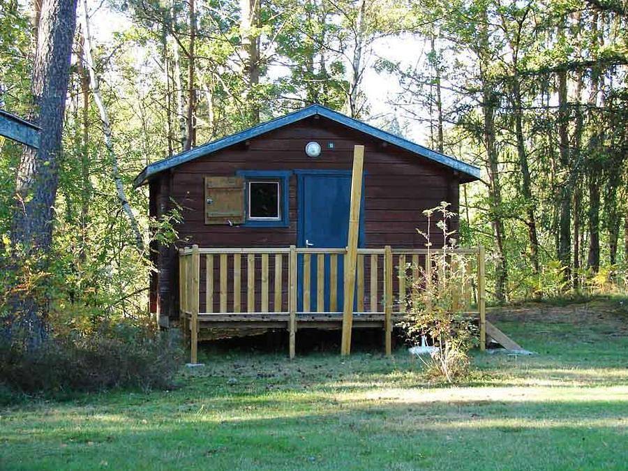 Camping Aux Portes Des Mille Sources  - Chalet 4 personnes - Cabanature 12m² - 1 chambre (sans sanitaires)/petite terrasse non couverte in Bugeat, Région d'Ussel