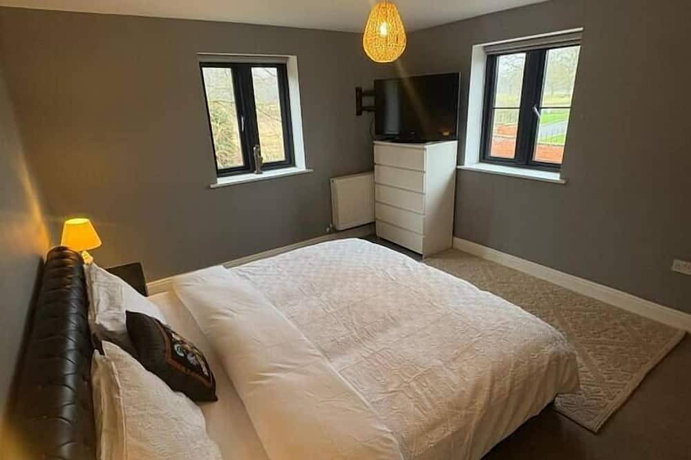 #100 Comfortable 4-Bed House in Rugby in Churchover, Warwickshire