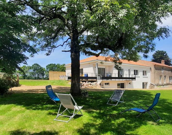 Gîte pour 10 personnes, avec terrasse et jardin - 1