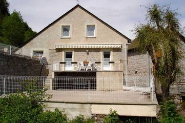 Gîte pour 4 personnes, avec vue et terrasse à Antrenas