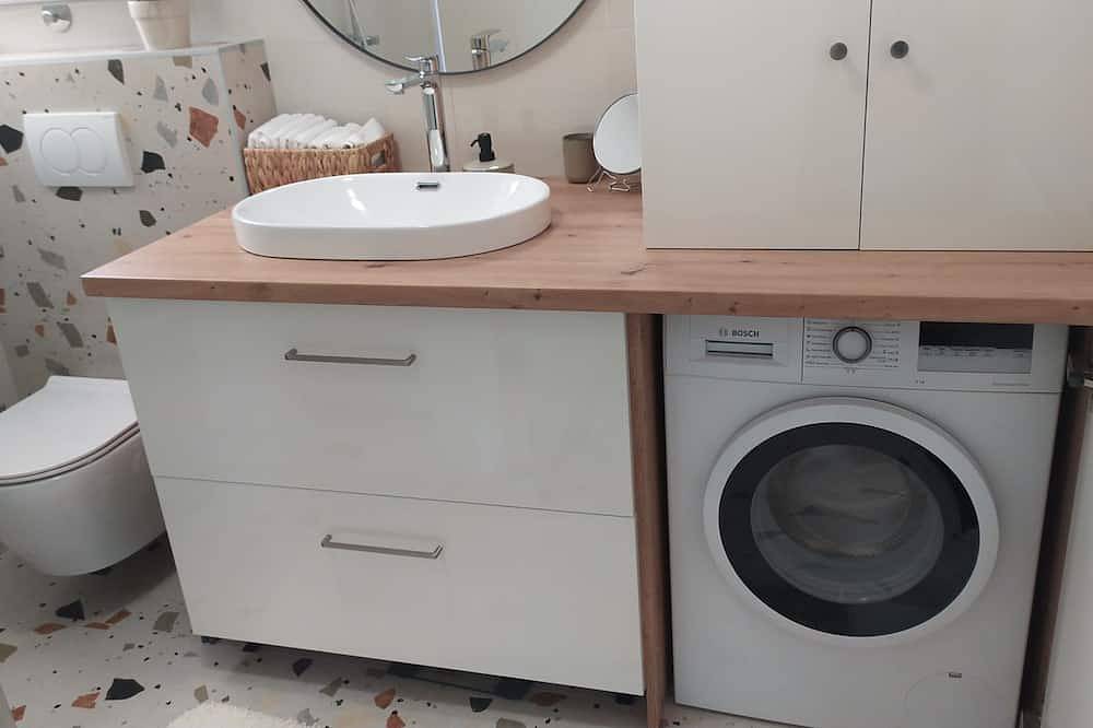 Ganze Wohnung, 3-Zimmer-Ferienwohnung mit Terrasse und Meerblick Klis, Split in Klis, Split-Dalmatien