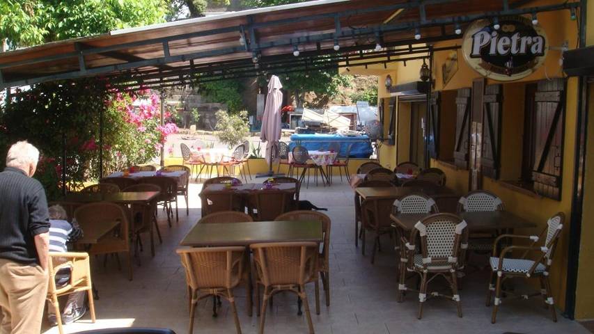 Hôtel pour 4 personnes, avec Balcon ainsi que Terrasse et Jardin à Zicavo