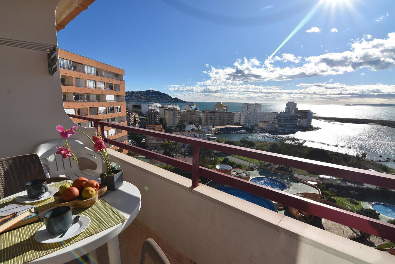 Studio entier, Appartement à Roses avec piscine, proche de la plage et du centre, idéal pour des vacances confortables et relaxantes. in Santa Margarida, Roses