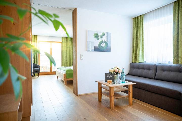 Hôtel pour 4 personnes, avec Balcon et Terrasse ainsi que Jardin et Vue à Erl