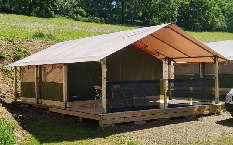 Camping pour 6 personnes, avec Jacuzzi et Terrasse ainsi que Sauna et Vue