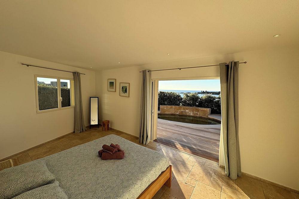 Appartement entier, Rez-de-villa privatif avec grand jardin et bassin chauffé. Vue mer, Tizzano in Tizzano, Sartène