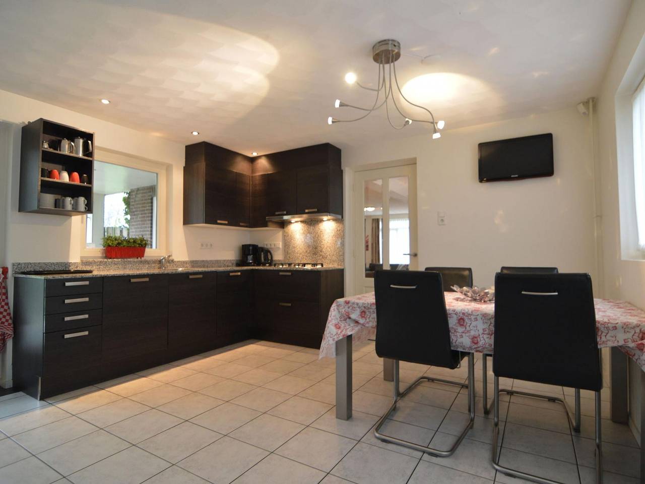 Ferienhaus für 14 Personen mit Garten in Valkenswaard, Nordbrabant