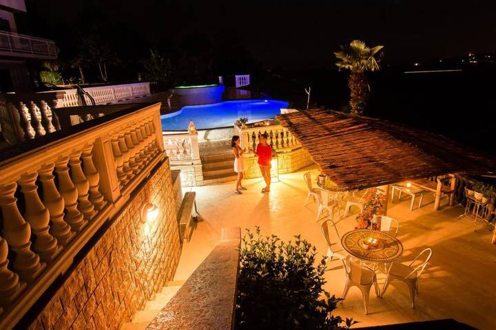 Chambre d’hôte pour 2 personnes, avec Balcon et Terrasse ainsi que Jacuzzi et Bassin pour enfant dans Sečovlje