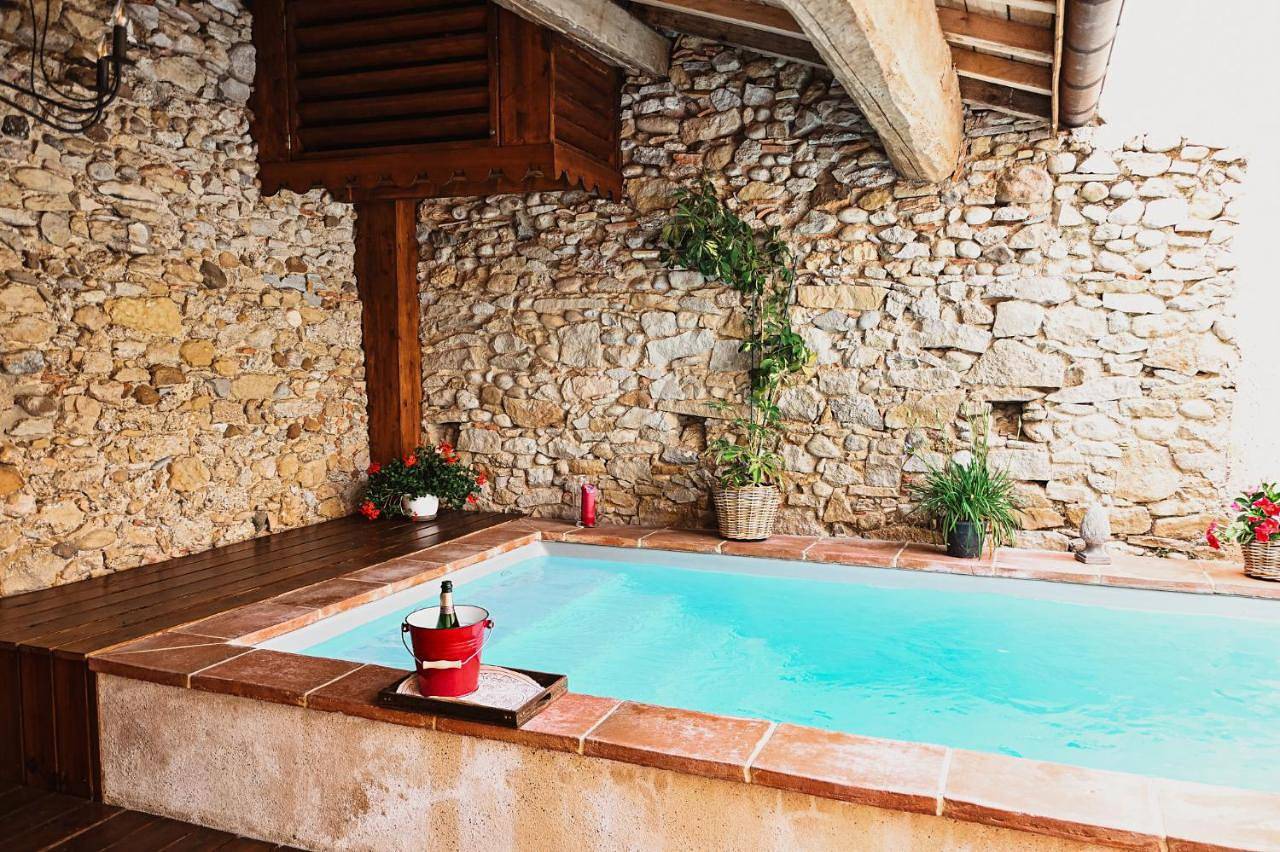 Double Room with Private Bathroom in Mirepoix, Ariège