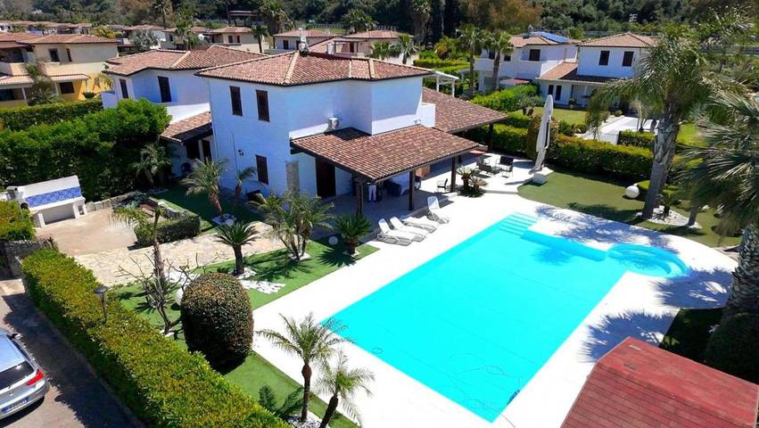 Villa con piscina per 10 persone, con Terrazza e Giardino nonché Piscina a Campofelice di Roccella